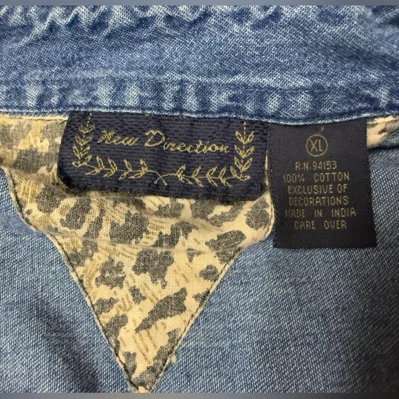 New Directions collared denim button down with giraffes and cheetah print XL - Picture 10 of 10